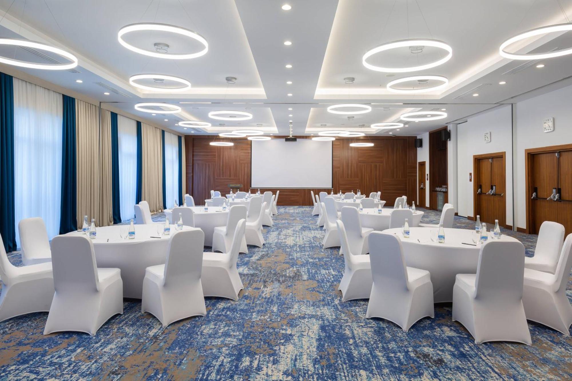 Courtyard By Marriott Tashkent Hotel Eksteriør billede