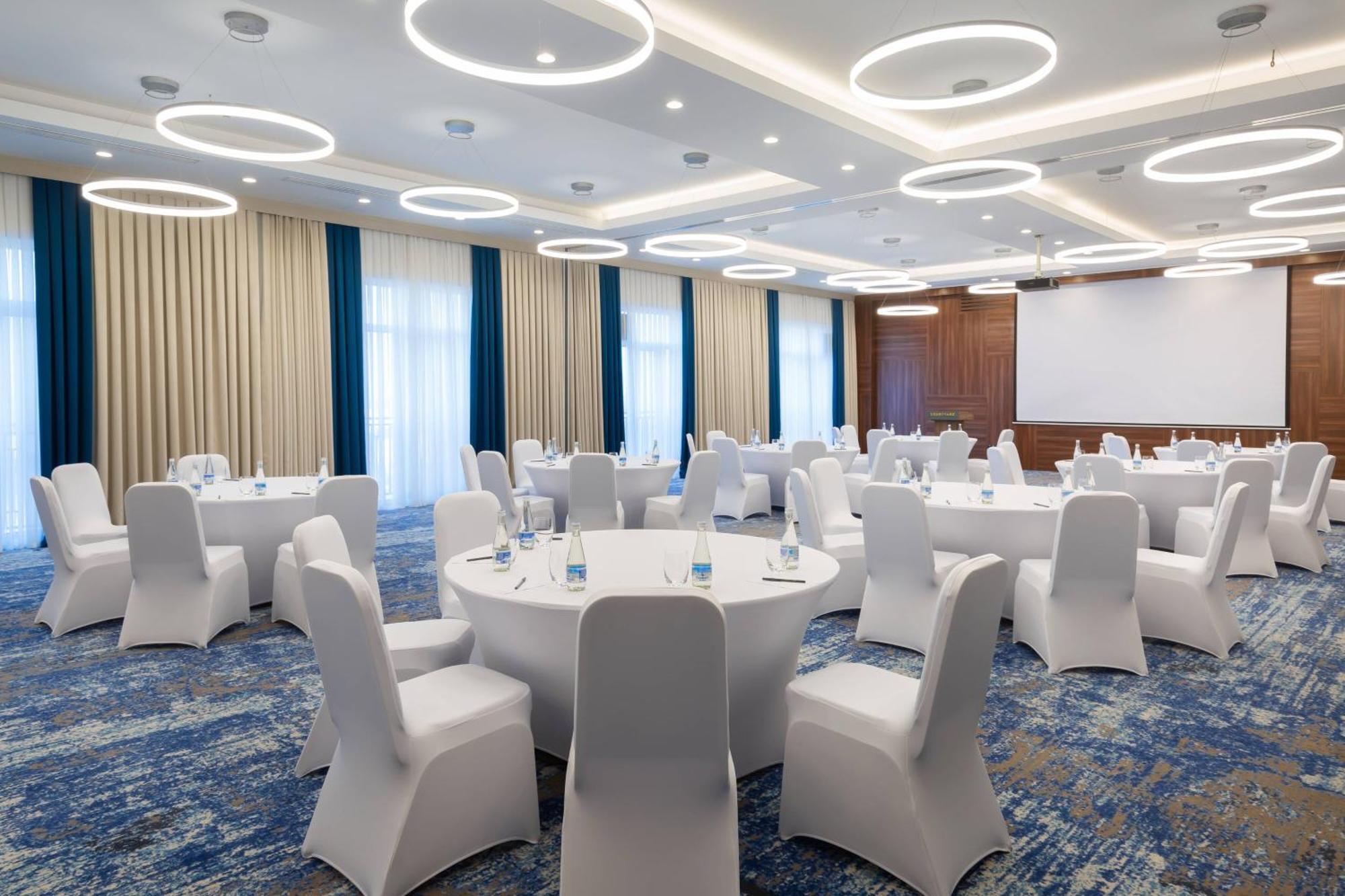 Courtyard By Marriott Tashkent Hotel Eksteriør billede