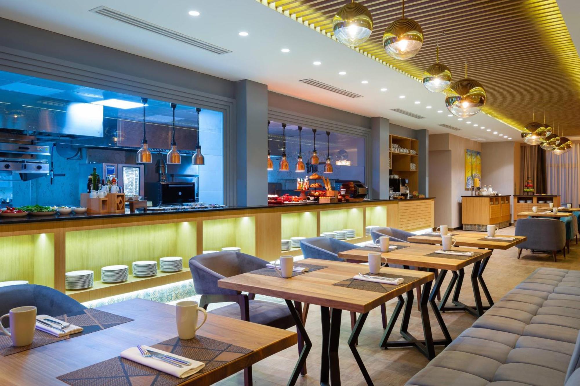Courtyard By Marriott Tashkent Hotel Eksteriør billede